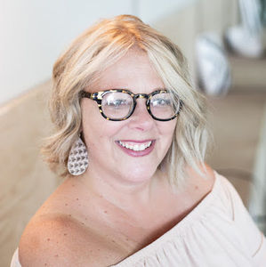 Meet your Posher, Connie